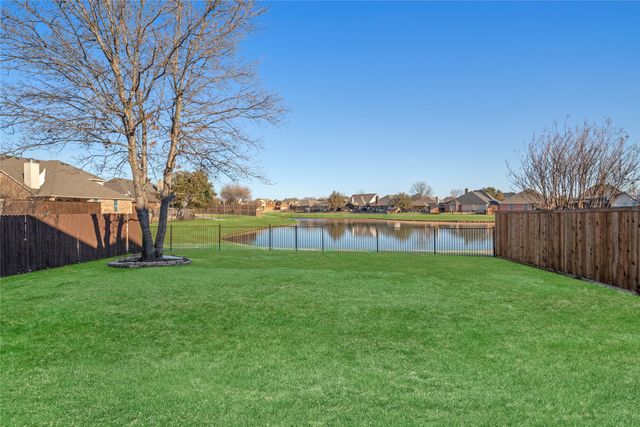 5712 Meadowglen Drive, Denton, TX 76226