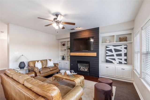 5712 Meadowglen Drive, Denton, TX 76226