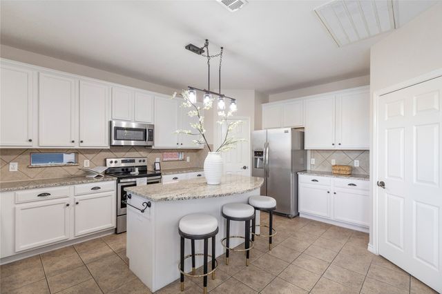 5712 Meadowglen Drive, Denton, TX 76226