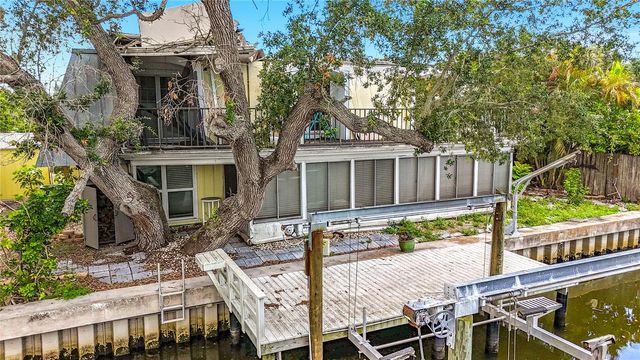 3511 NORTH CIR, Largo, FL 33770
