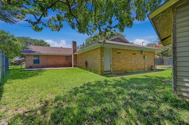2506 Glen Court, Irving, TX 75062