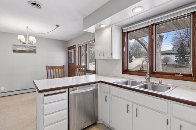 11205 River Hills Drive, Burnsville, MN 55337