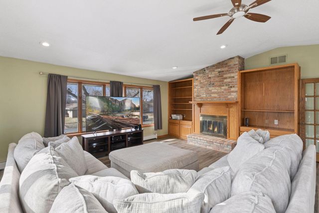 11205 River Hills Drive, Burnsville, MN 55337