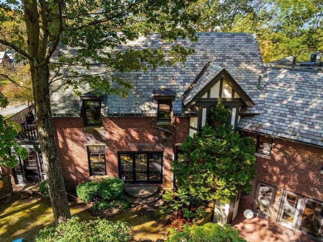 1125 West Roxbury Parkway, Brookline, MA 02467