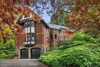 1125 West Roxbury Parkway, Brookline, MA 02467