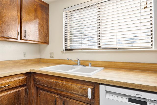 6916 Natchitoches Way, Bakersfield, CA 93309