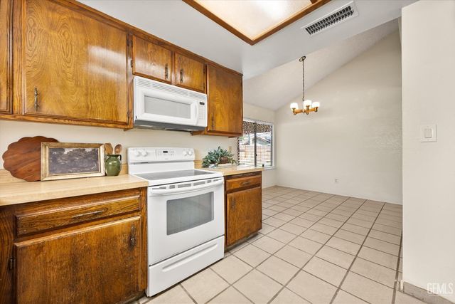 6916 Natchitoches Way, Bakersfield, CA 93309