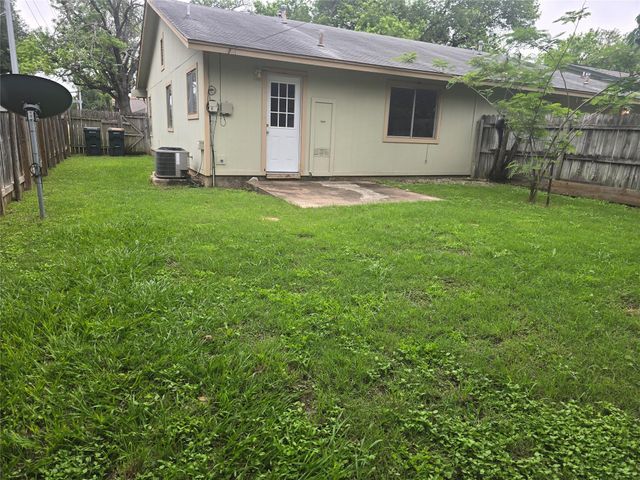 420 Vista West CT B, Bastrop, TX 78602