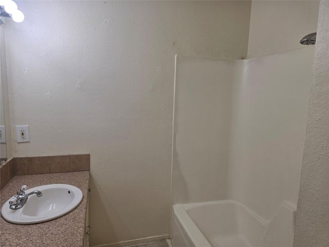 420 Vista West CT B, Bastrop, TX 78602