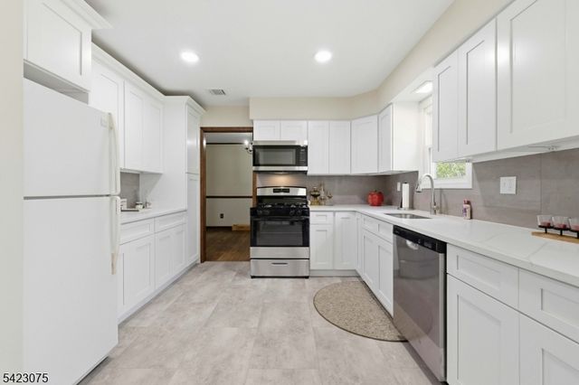 115 Upper Sunset Dr, Washington Twp., NJ 07853