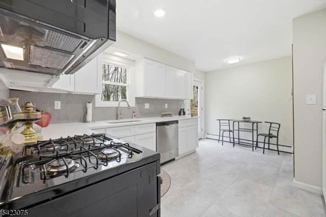 115 Upper Sunset Dr, Washington Twp., NJ 07853