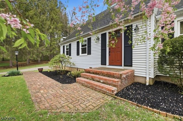 115 Upper Sunset Dr, Washington Twp., NJ 07853