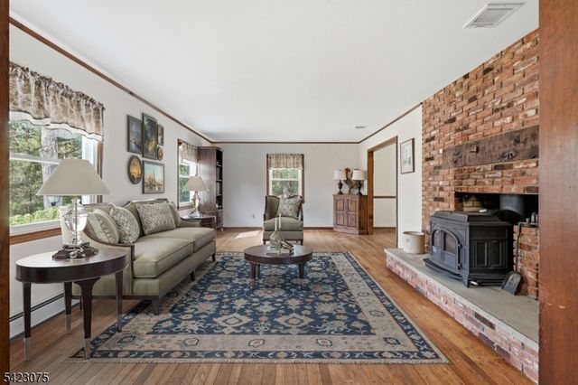 115 Upper Sunset Dr, Washington Twp., NJ 07853