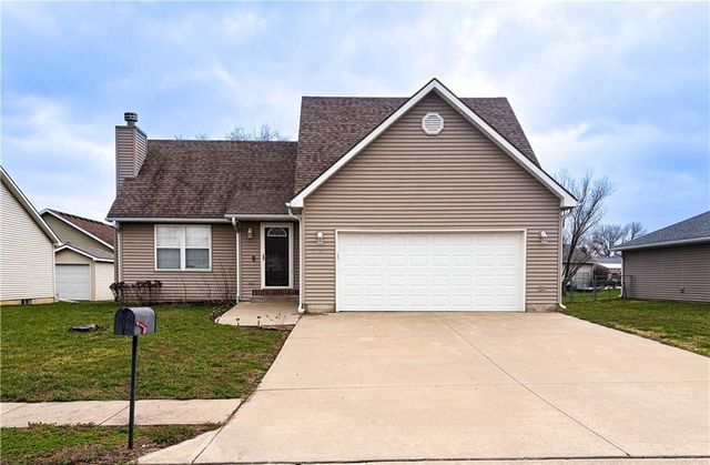 1800 M and M Drive, Clinton, MO 64735