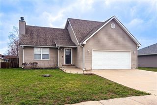 1800 M and M Drive, Clinton, MO 64735