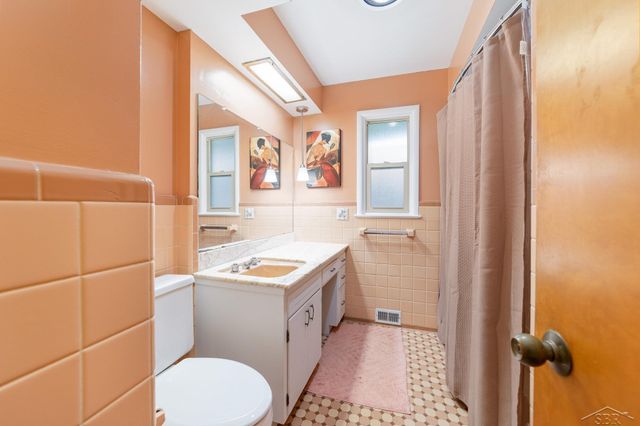 1270 Hemmeter Road, Saginaw, MI 48638