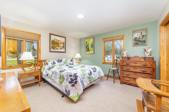 1270 Hemmeter Road, Saginaw, MI 48638