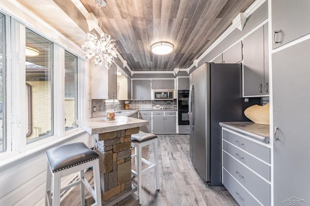 1270 Hemmeter Road, Saginaw, MI 48638