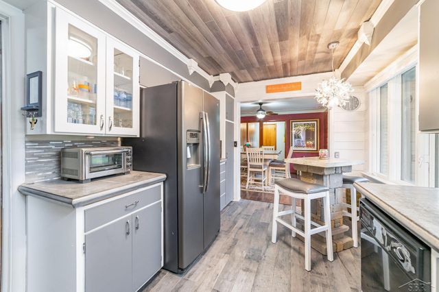 1270 Hemmeter Road, Saginaw, MI 48638