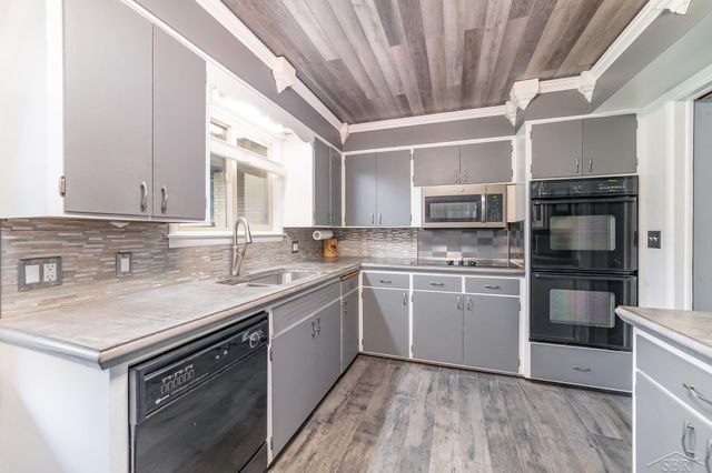 1270 Hemmeter Road, Saginaw, MI 48638