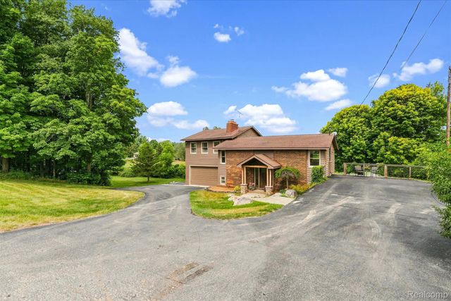 5880 Sawmill Lake Road, Brandon Charter Township, MI 48462