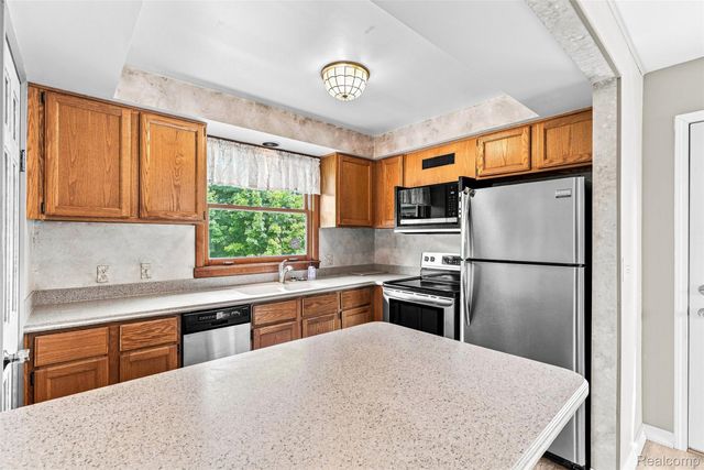 5880 Sawmill Lake Road, Brandon Charter Township, MI 48462