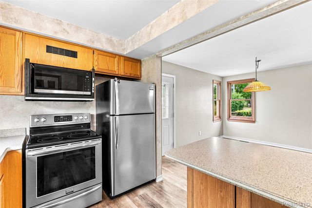 5880 Sawmill Lake Road, Brandon Charter Township, MI 48462