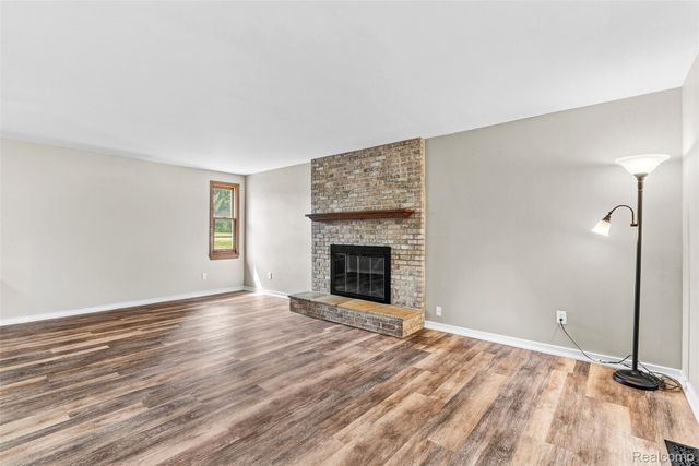 5880 Sawmill Lake Road, Brandon Charter Township, MI 48462