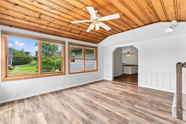 5880 Sawmill Lake Road, Brandon Charter Township, MI 48462