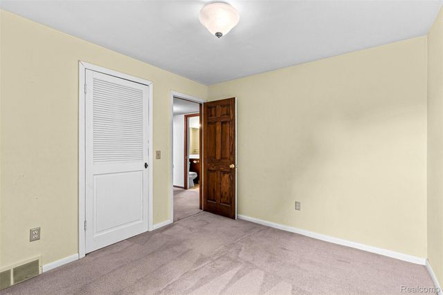 5880 Sawmill Lake Road, Brandon Charter Township, MI 48462