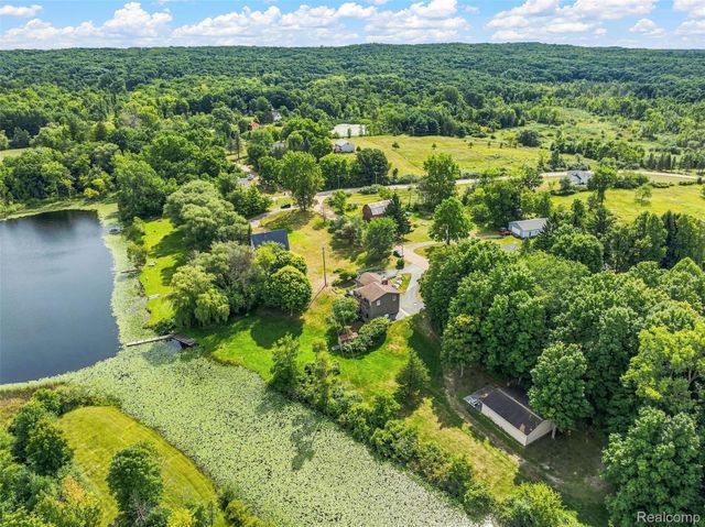 5880 Sawmill Lake Road, Brandon Charter Township, MI 48462