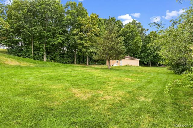 5880 Sawmill Lake Road, Brandon Charter Township, MI 48462