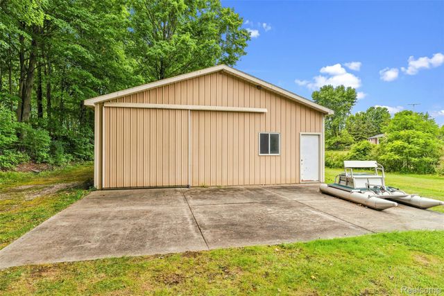 5880 Sawmill Lake Road, Brandon Charter Township, MI 48462