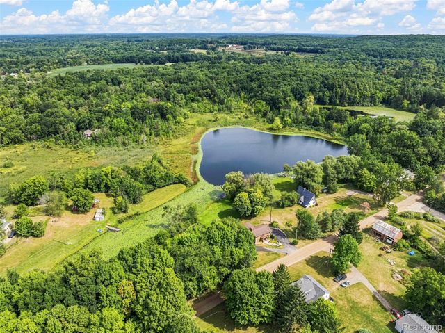 5880 Sawmill Lake Road, Brandon Charter Township, MI 48462