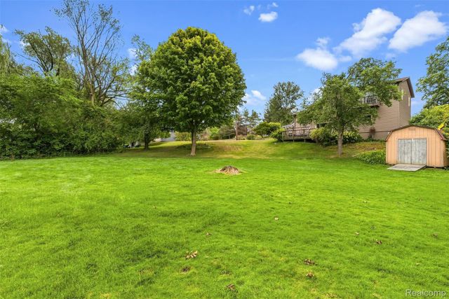 5880 Sawmill Lake Road, Brandon Charter Township, MI 48462