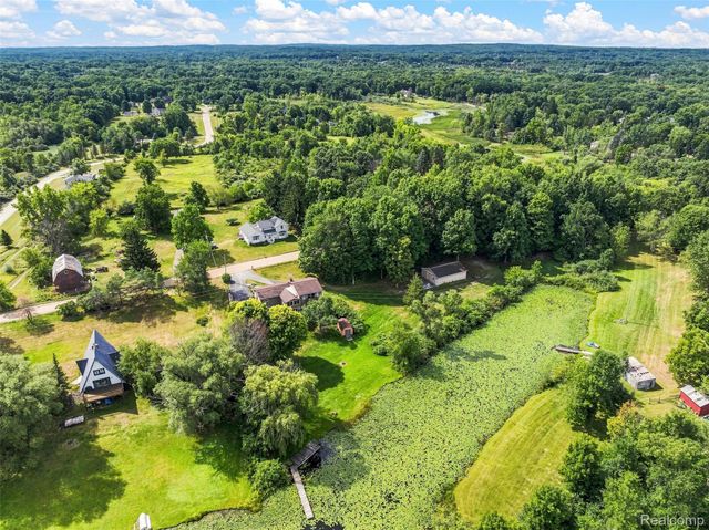 5880 Sawmill Lake Road, Brandon Charter Township, MI 48462