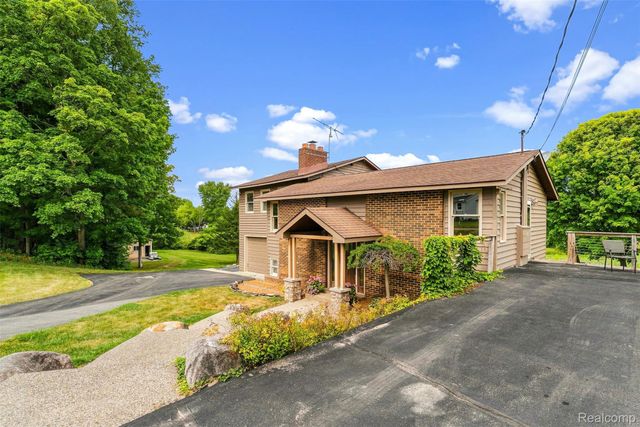5880 Sawmill Lake Road, Brandon Charter Township, MI 48462