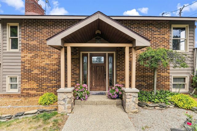5880 Sawmill Lake Road, Brandon Charter Township, MI 48462