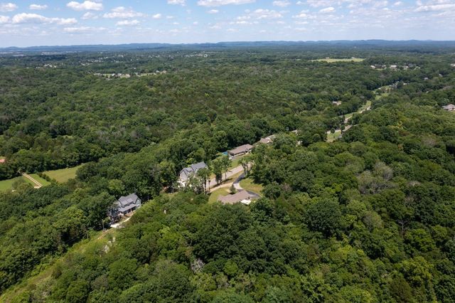 1555 Heller Rdg, Spring Hill, TN 37174