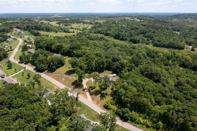 1555 Heller Rdg, Spring Hill, TN 37174