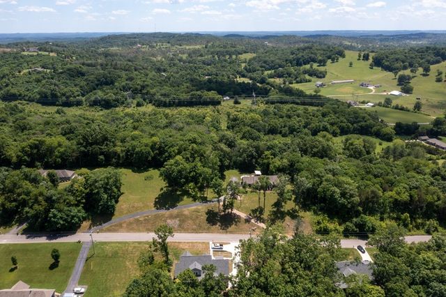 1555 Heller Rdg, Spring Hill, TN 37174