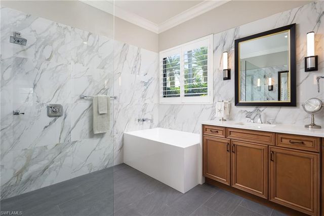 7291 Lantana CIR, Naples, FL 34119