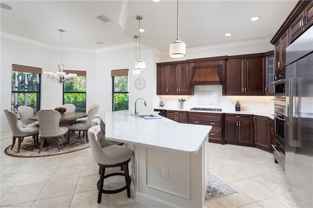 7291 Lantana CIR, Naples, FL 34119