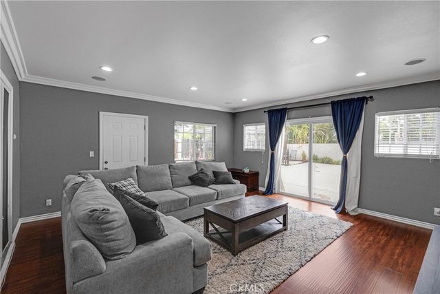 8542 Etiwanda, Northridge, CA 91325