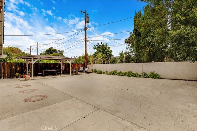 8542 Etiwanda, Northridge, CA 91325