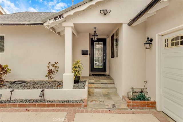 8542 Etiwanda, Northridge, CA 91325