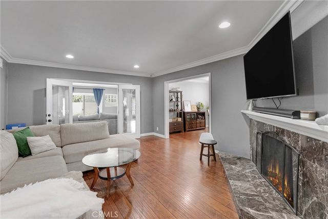 8542 Etiwanda, Northridge, CA 91325