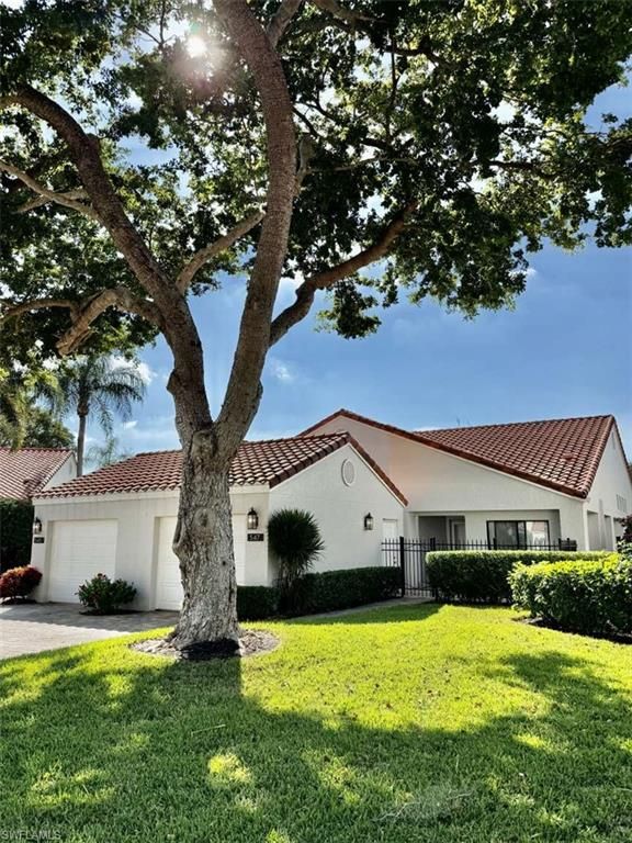547 Beachwalk CIR, Naples, FL 34108