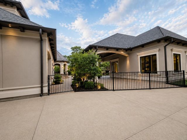 917 Sunset Drive, Friendswood, TX 77546