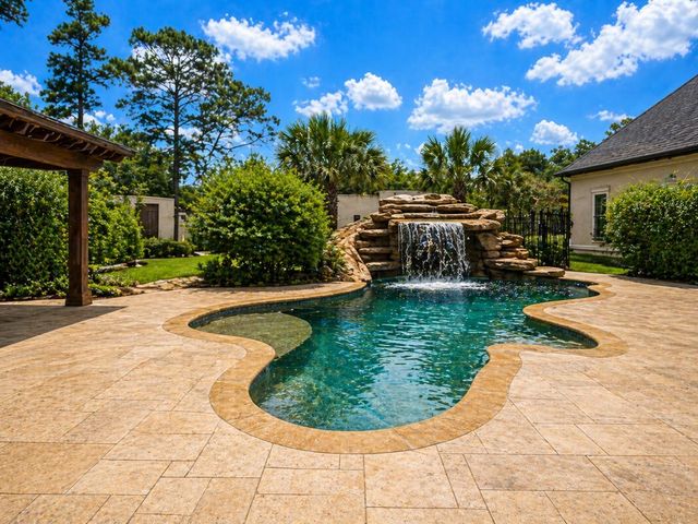 917 Sunset Drive, Friendswood, TX 77546
